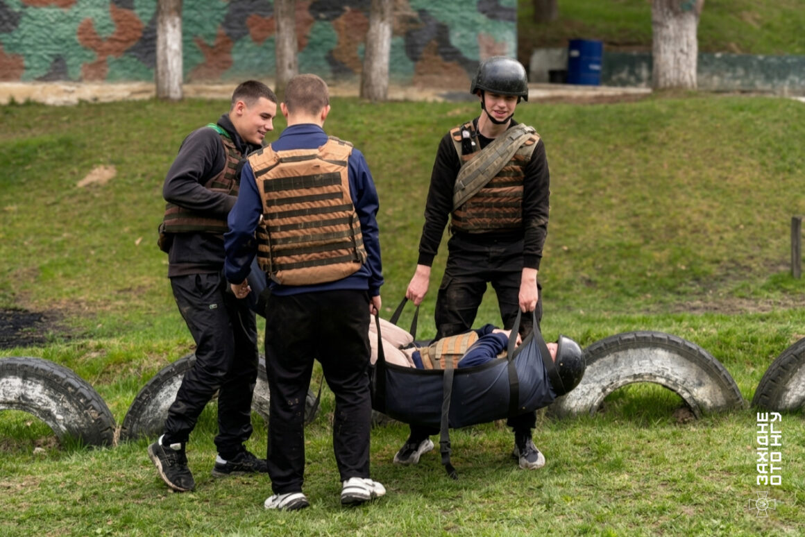 Вінницькі гвардійці провели вишкіл для молоді