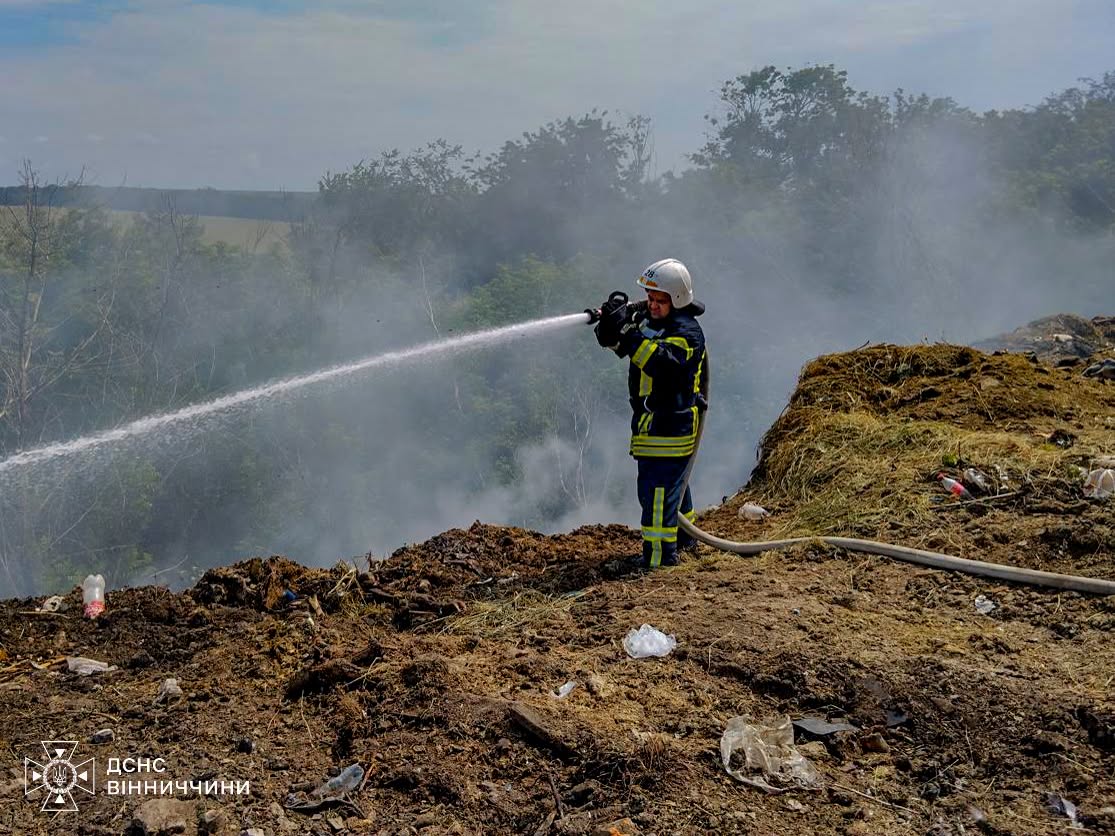 Коротке замикання ледь не знищило будинок: на Вінниччині за добу спалахнуло сім пожеж
