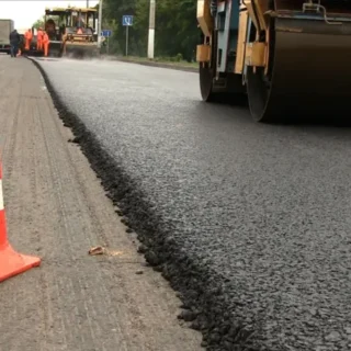 Відремонтували частину дороги.