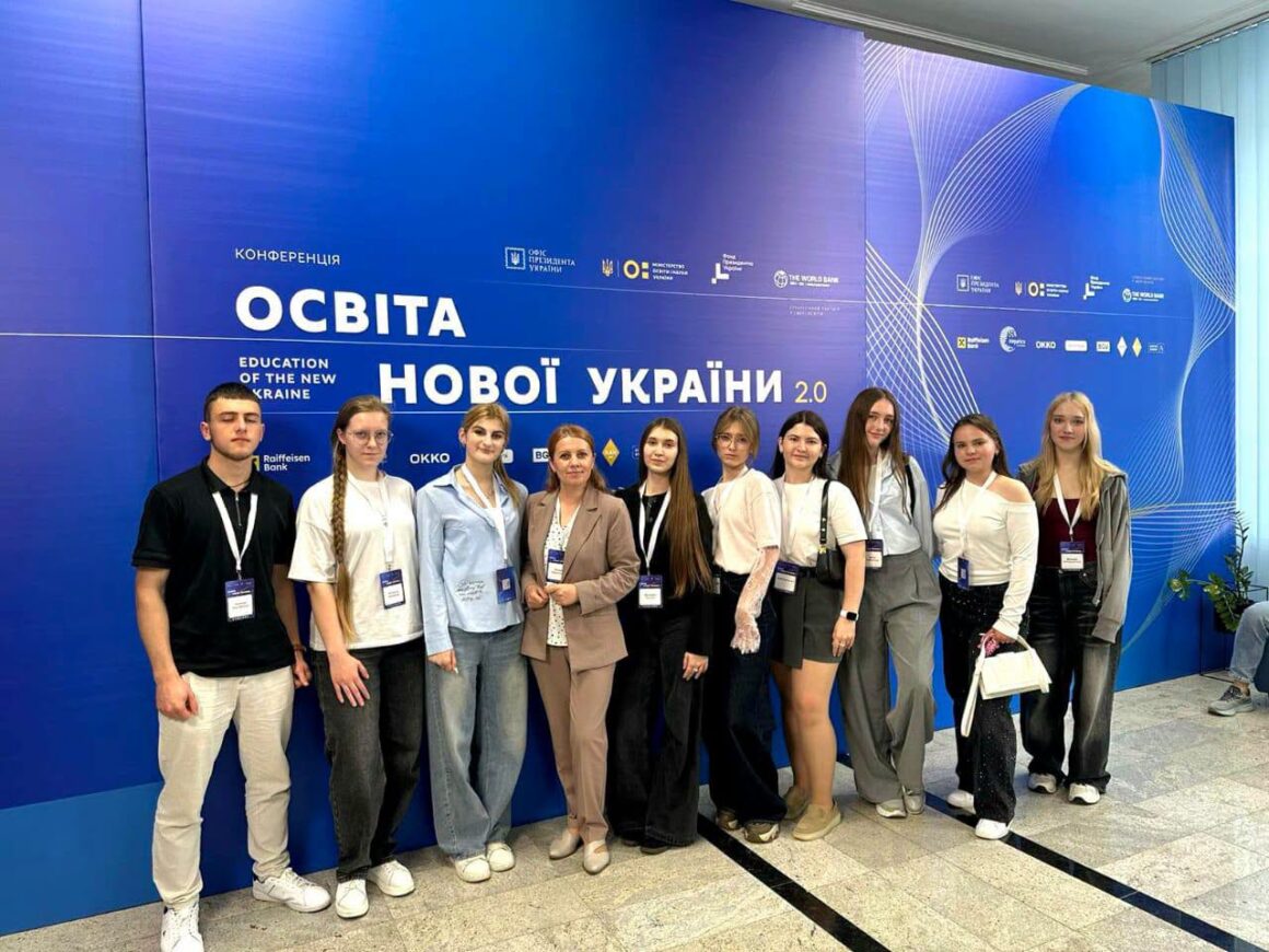 Делегація учнів та чиновниця з Вінниччини взяли участь в конференції «Освіта нової України 2.0»