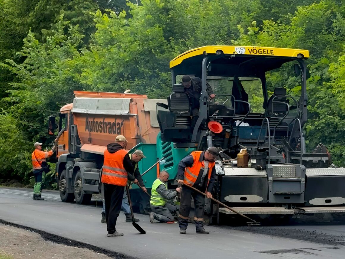 Де на Вінниччині ремонтують дороги: інформація для водіїв та пасажирів