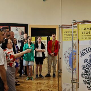 Виставка з історії герба.