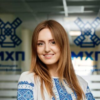 Випускниця коледжу.