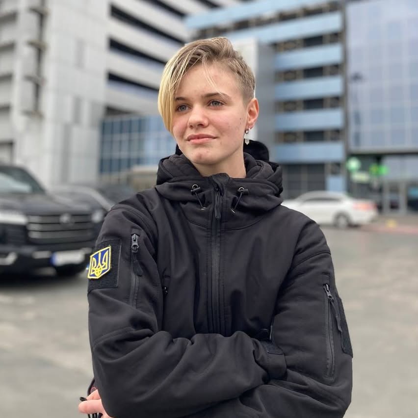 Зеленський нагородив медаллю «За ватоване життя» вінницьку студентку Каріну Олєйник