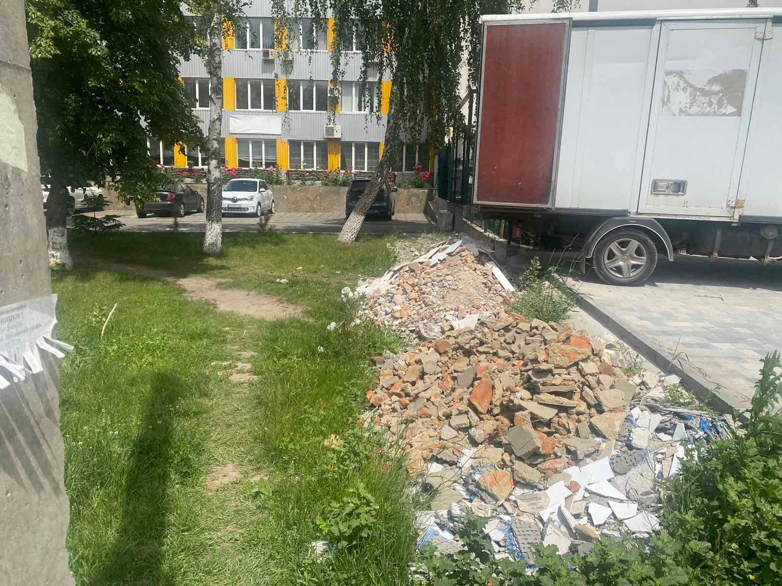Вінничанин викидав будівельне сміття на територію загального користування