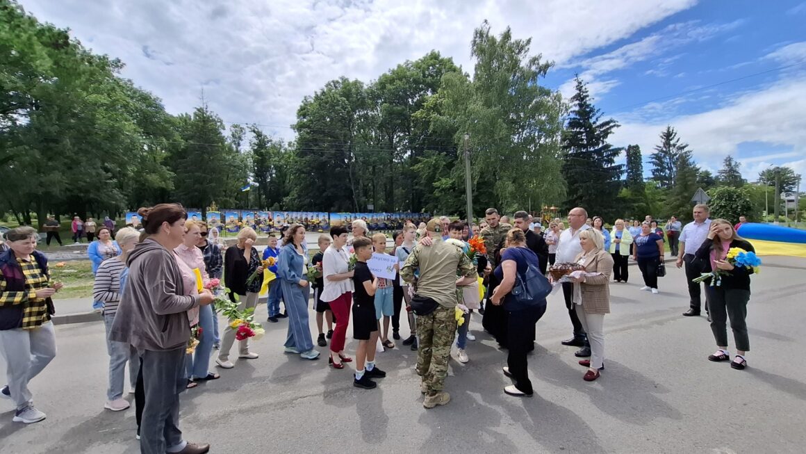 У Ободівській громаді на Вінниччині  зустріли бійця після чотирьох років полону