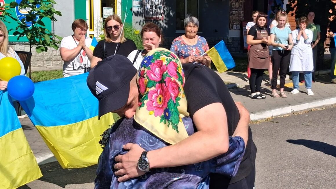 На Вінниччину повернувся з полону воїн, якого вважали зниклим безвісти