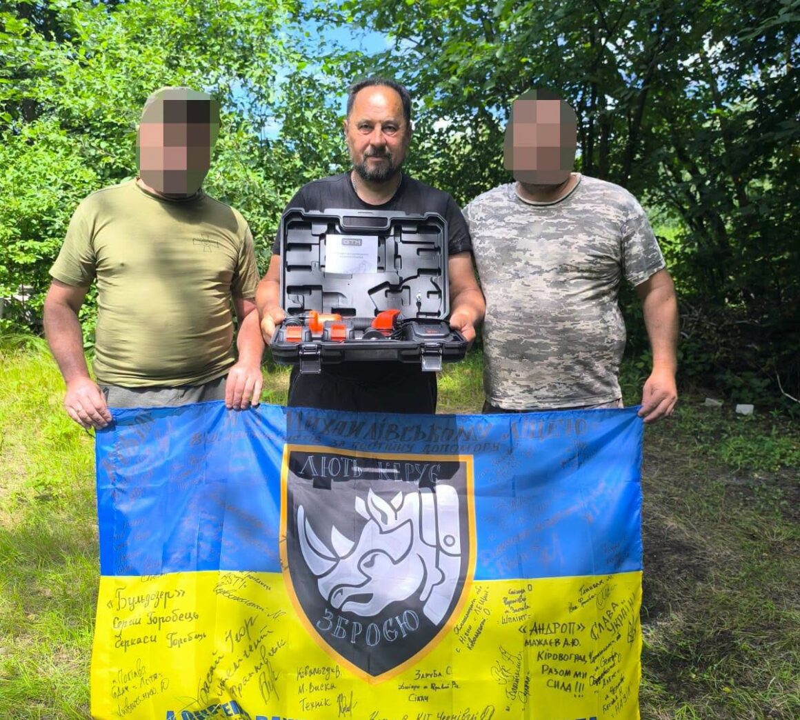 Воїнів на передовій відвідав вінницький волонтер та священник. Фото