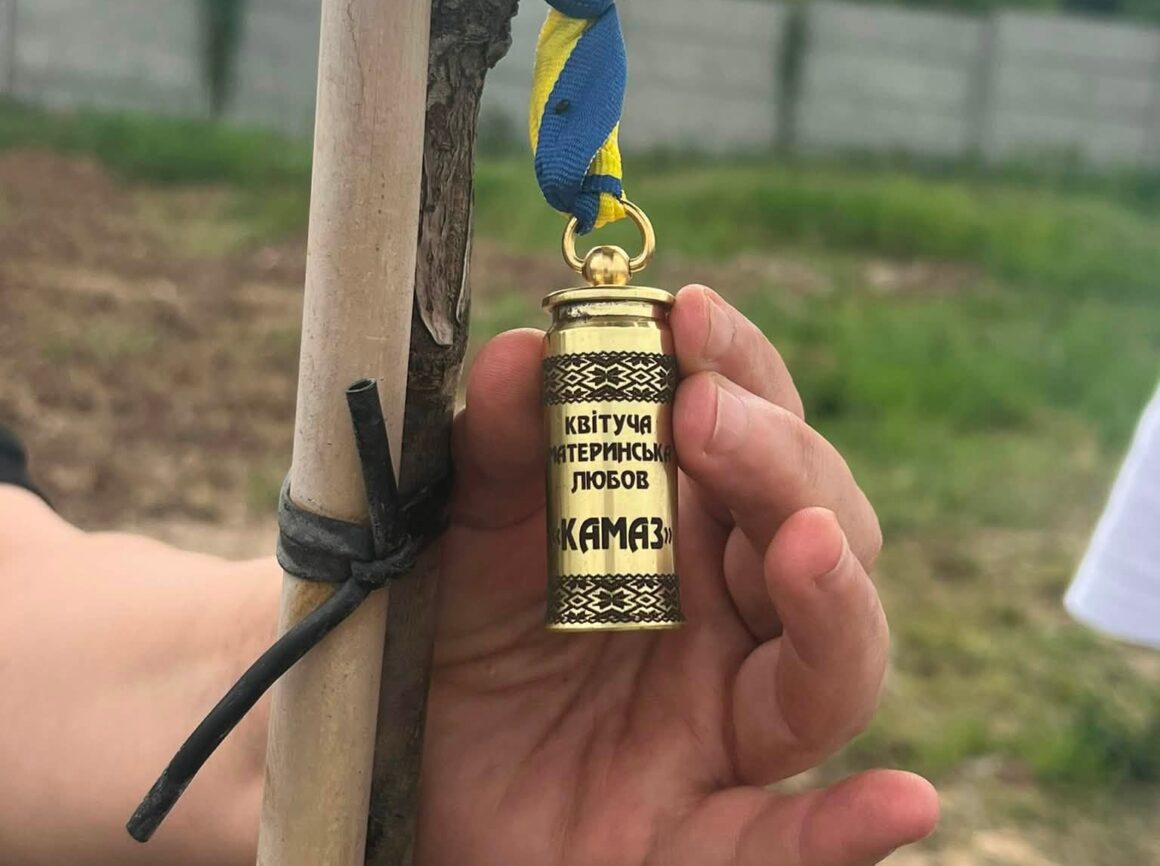 На Алеї Героїв та Героїнь досадили ще 16 молодих сакур