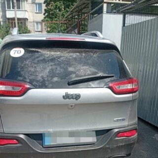 Запаркована автівка.