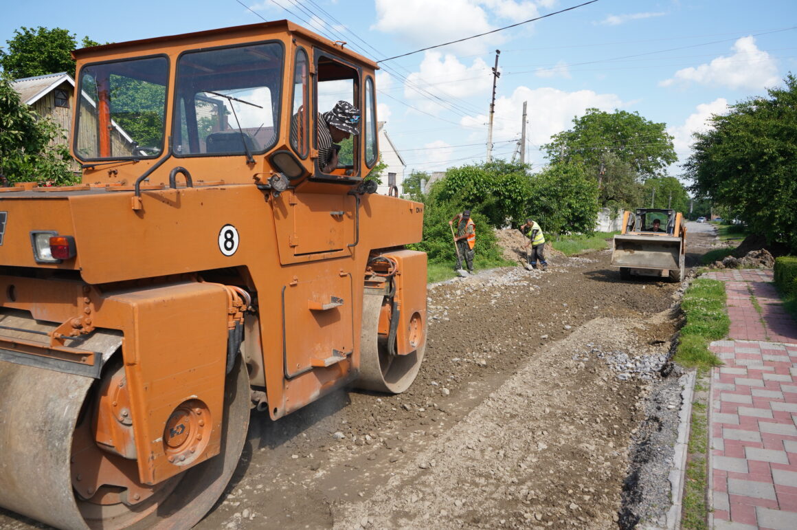 У Вінниці в приватному секторі забудови ремонтують вулицю Василя Барки