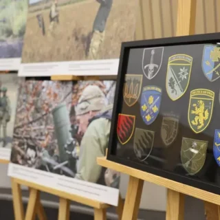Виставка про бойові підрозділи.