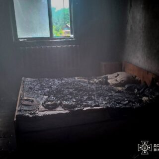 Постраждала жінка від зарядки для телефону.