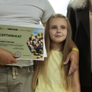 Ветерани та члени сімей загиблих отримали сертифікати.