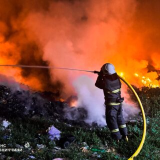 Пожежа на сміттєзвалищі.