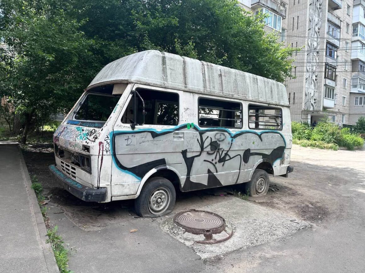 У Вінниці прибрали з громадських місць 33 занедбані автомобіля