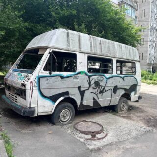 Занедбані автівки.