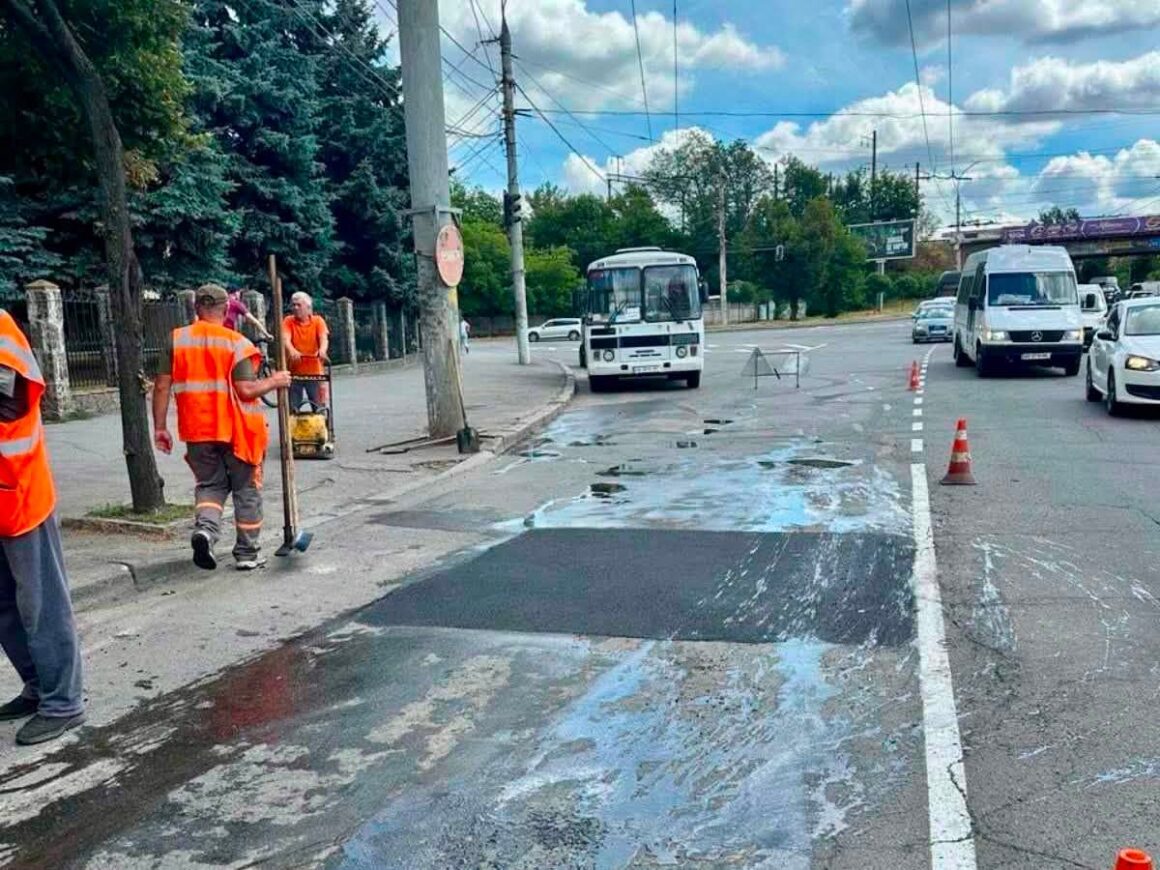 У Вінниці проводять огляди люків на дорогах