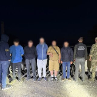 Затримали на кордоні.