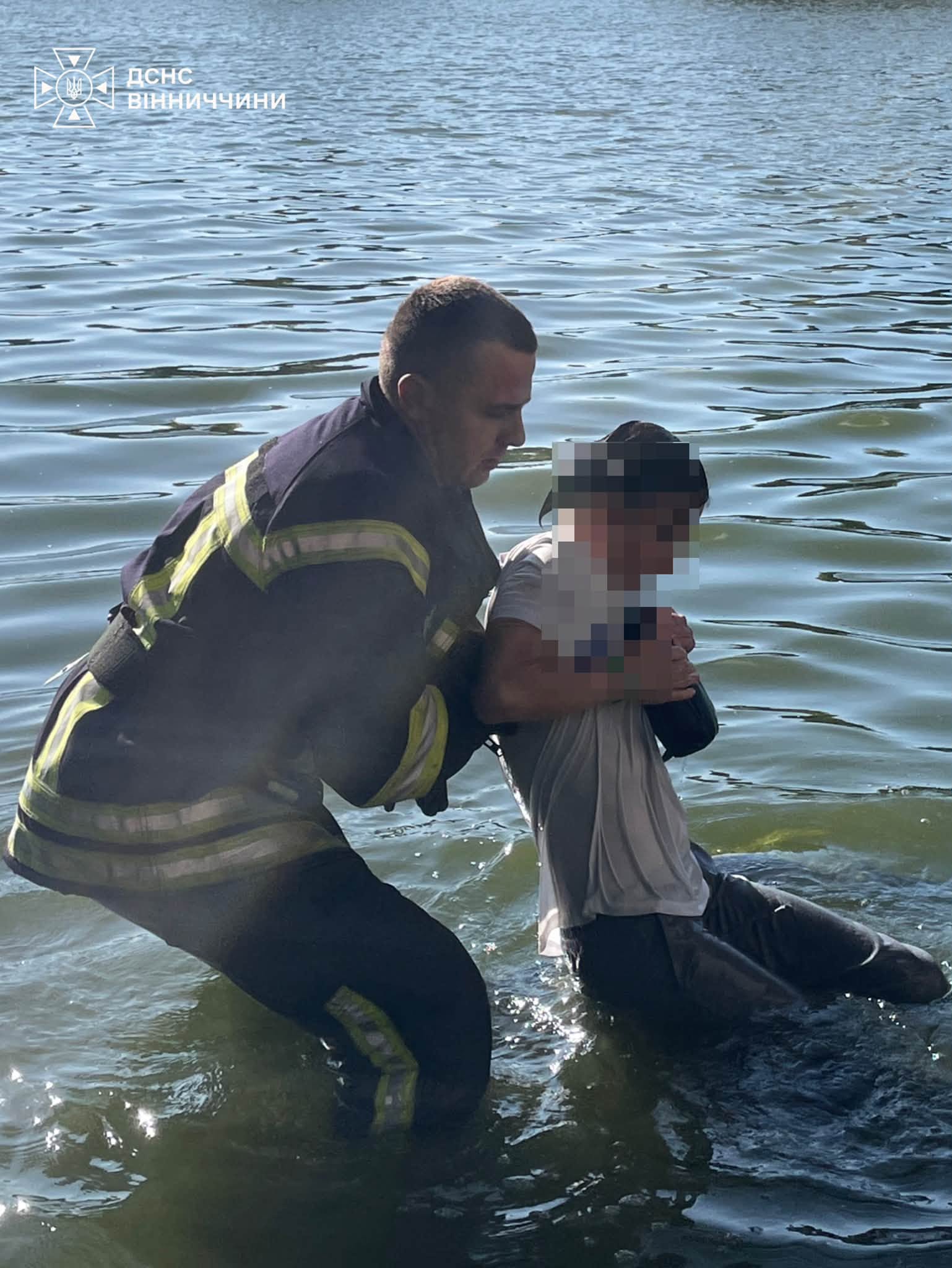 У Вінниці жінка стрибнула з моста у воду