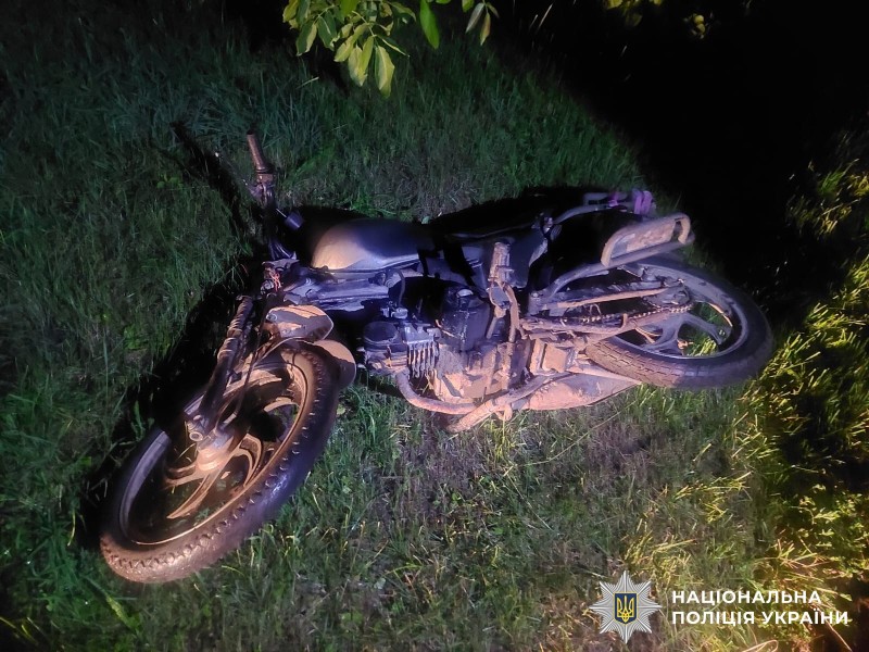 На Вінниччині п’яний мотоцикліст збив жінку, яка раптово вибігла на дорогу