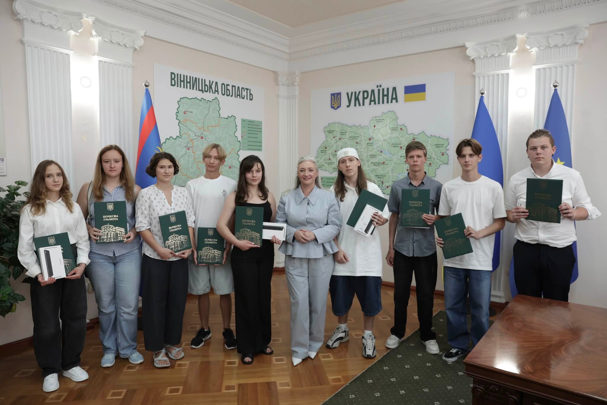 Відзначили випускників з Вінниччини, які отримали і 200 балів одразу з кількох предметів на НМТ