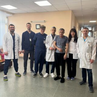 У обласній лікарні виконали складну операцію.