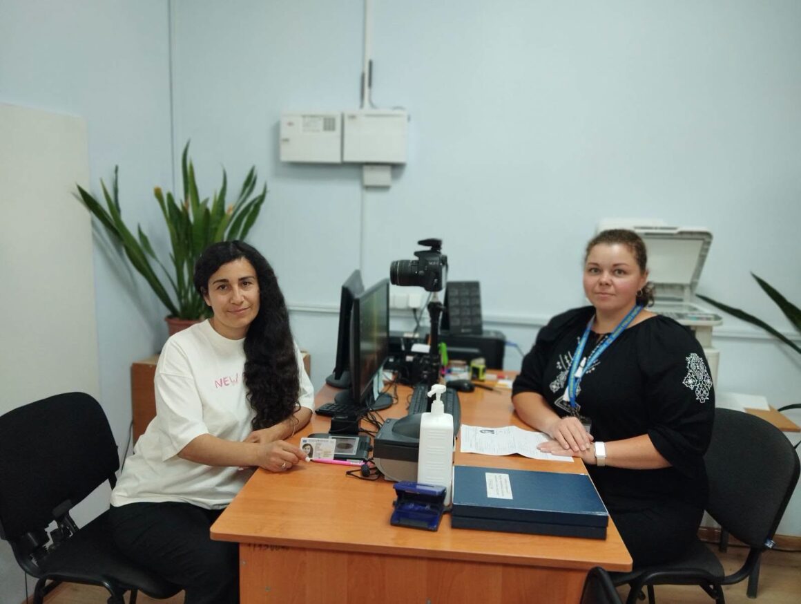 На Вінниччині колишня громадянка Вірменії отримала український паспорт