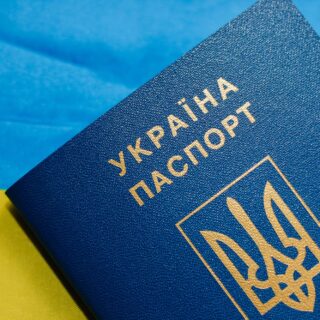 Отримав паспорт.