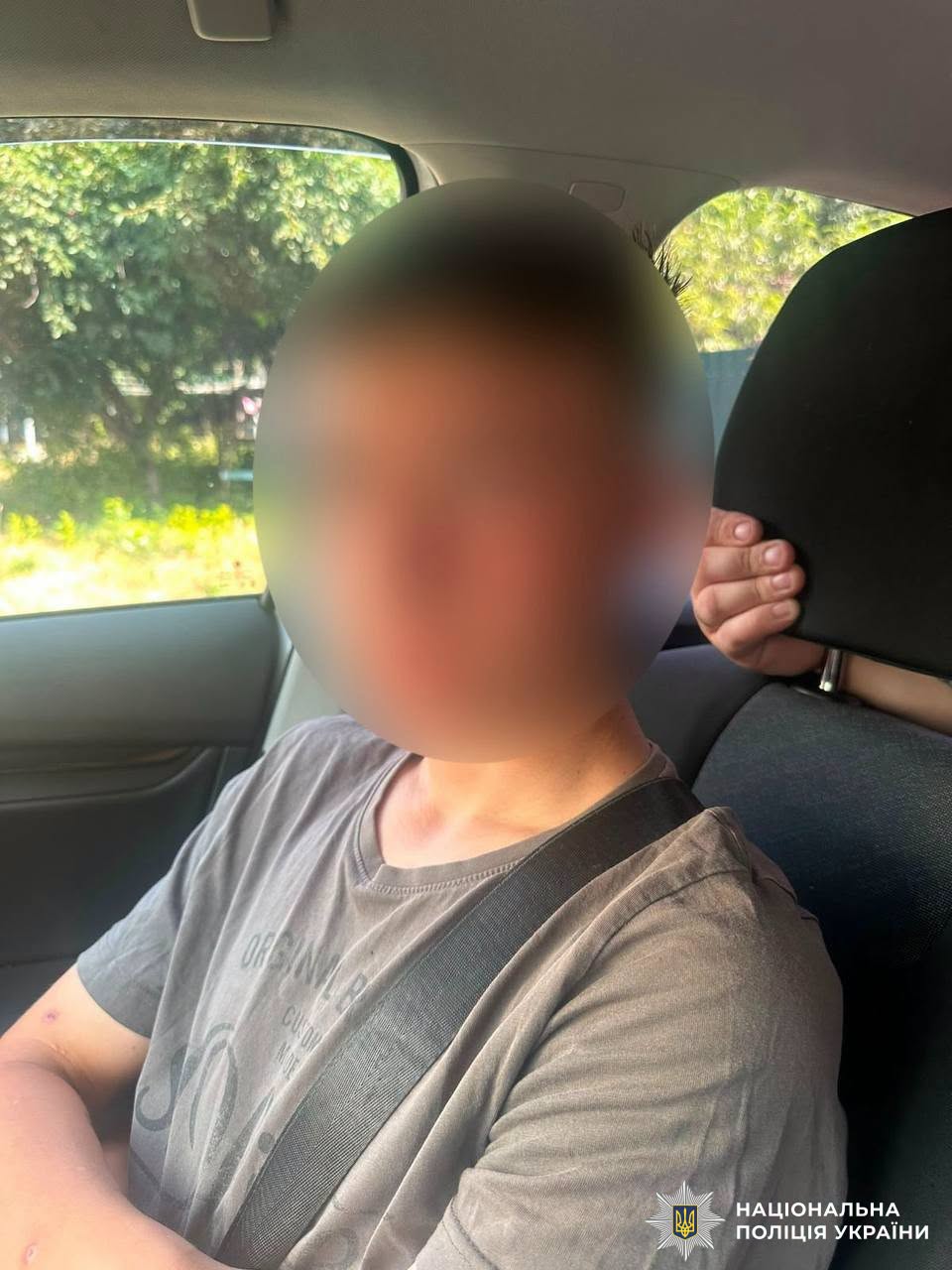 У Гнівані на Вінниччині неповнолітній підпалив позашляховик військового