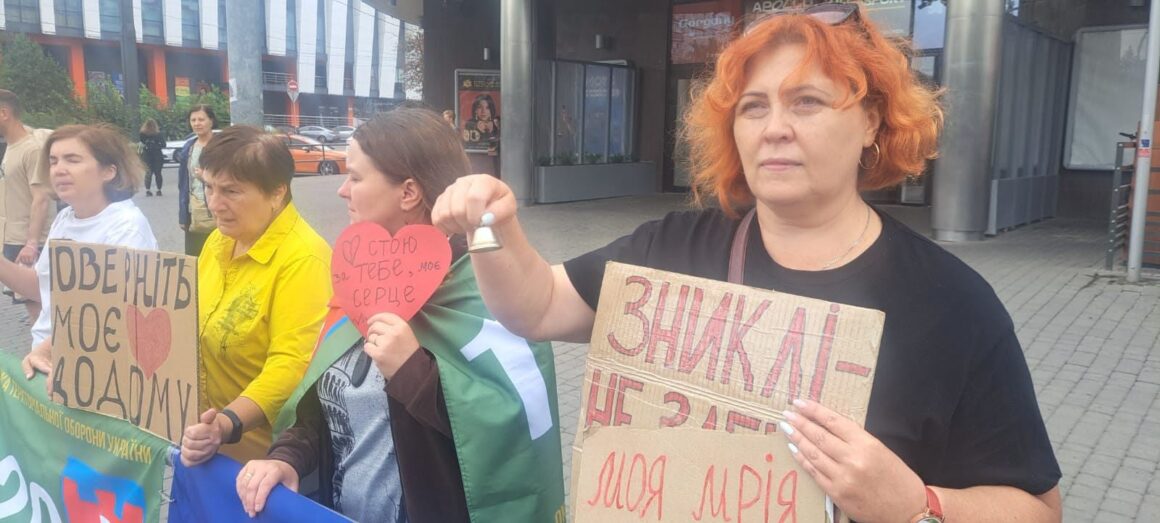 У Вінниці провели акцію солідарності з полоненими та безвісти зниклими воїнами