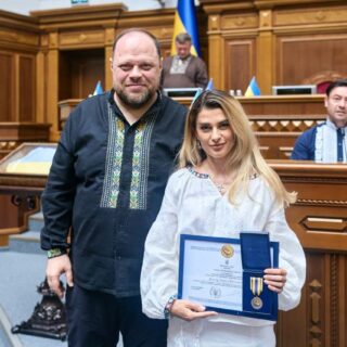 Вручили нагрудний знак.