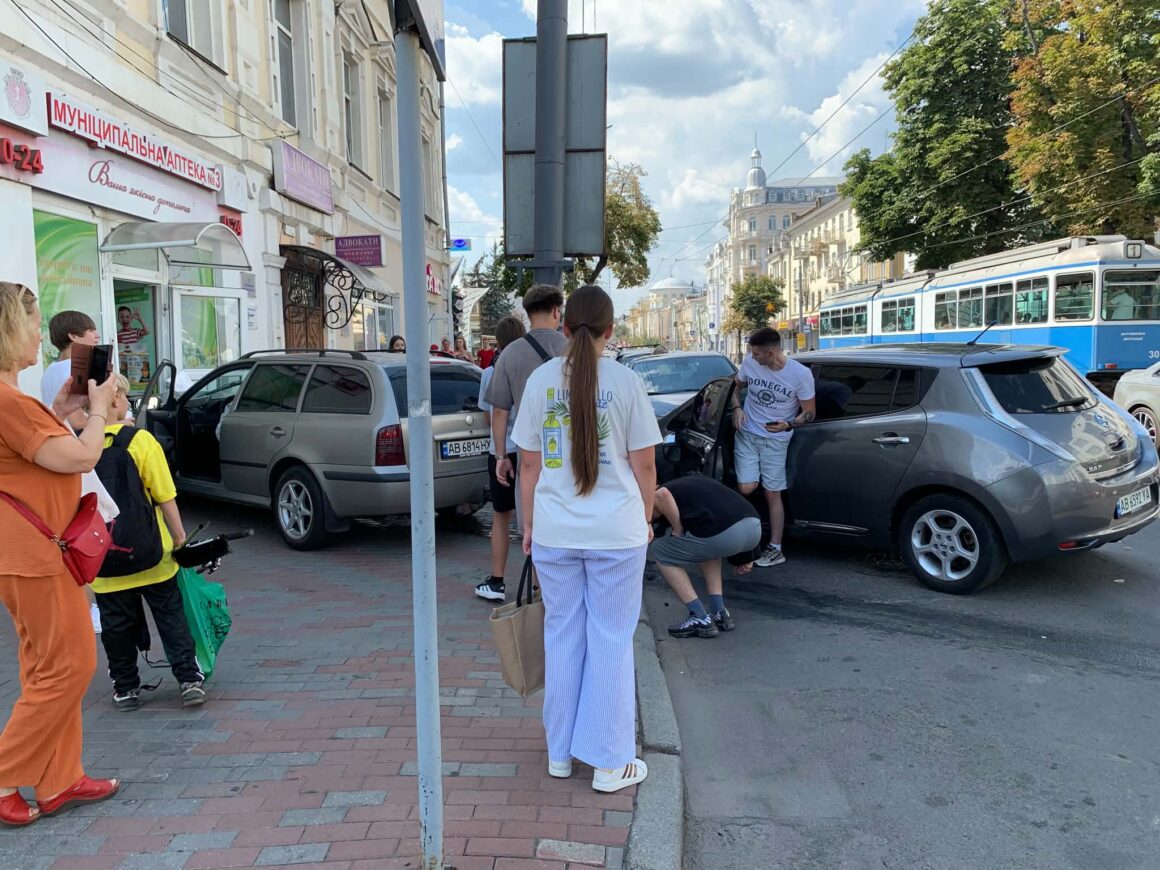 Винуватцем резонансної ДТП у центрі Вінниці був п’яний водій. Фото
