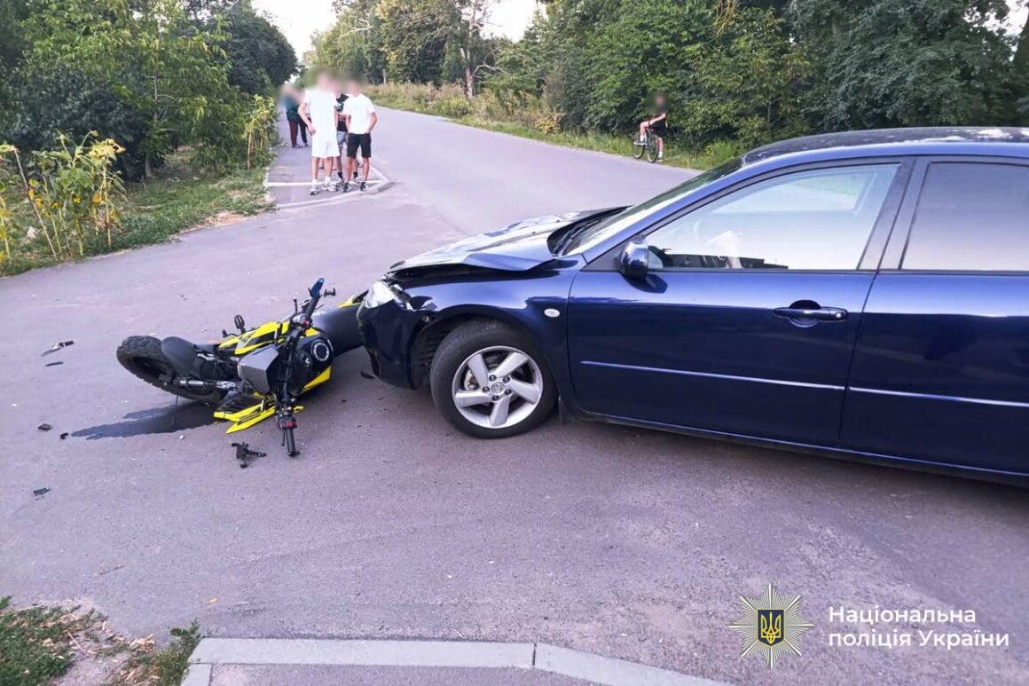 У двох аваріях на Вінниччині постраждали неповнолітній велосипедист та мотоцикліст