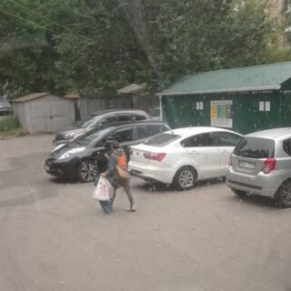 Контейнерний майданчик.