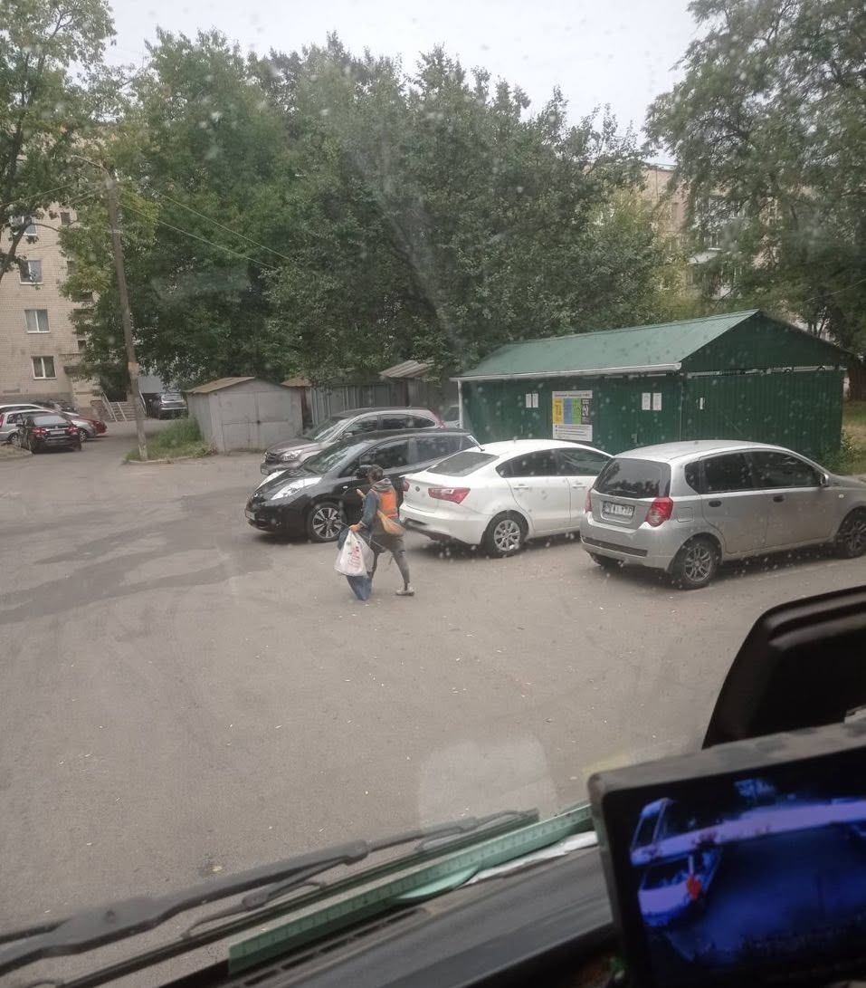 У Вінниці комунальники два дні не могли вивезти сміття з майданчика