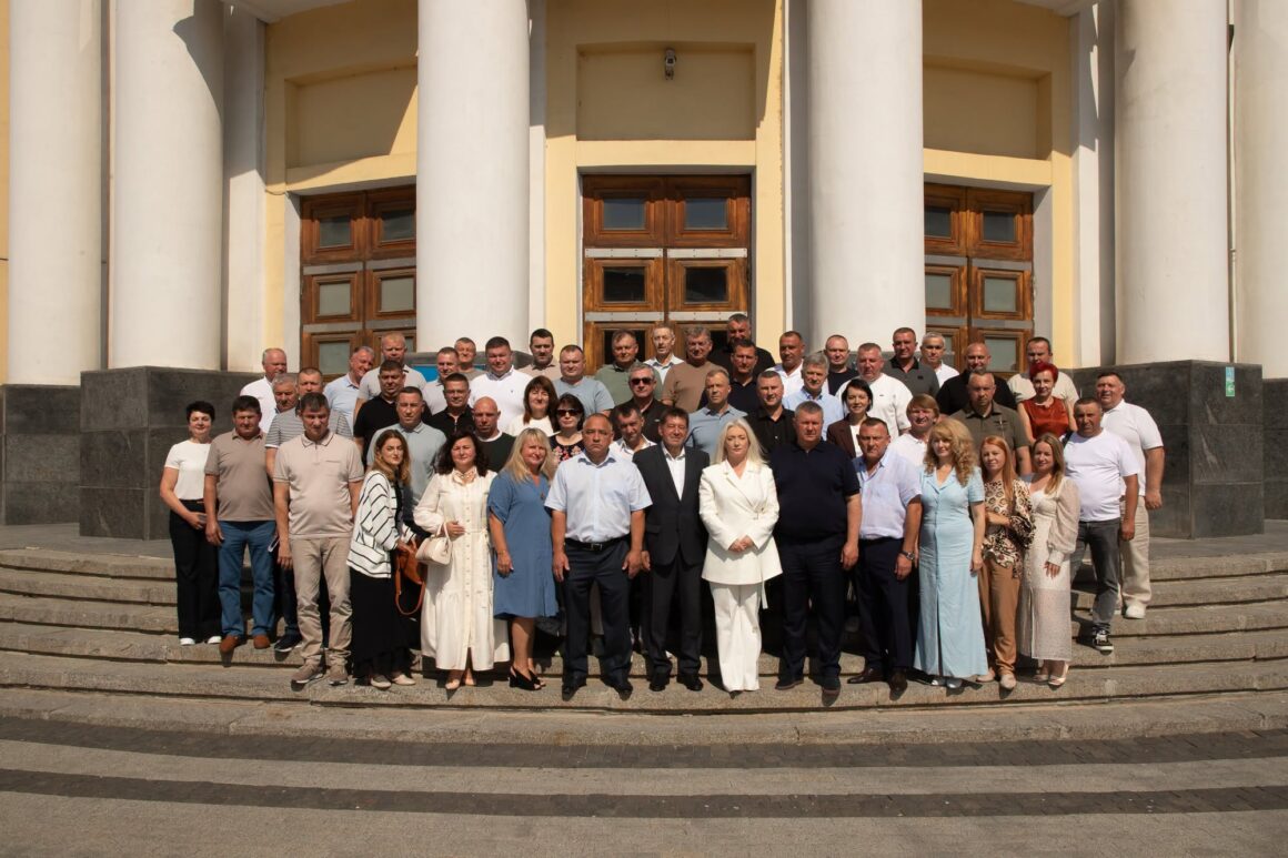 У Вінниці засідання обласної ради перед Днем Незалежності завершили спільним фото