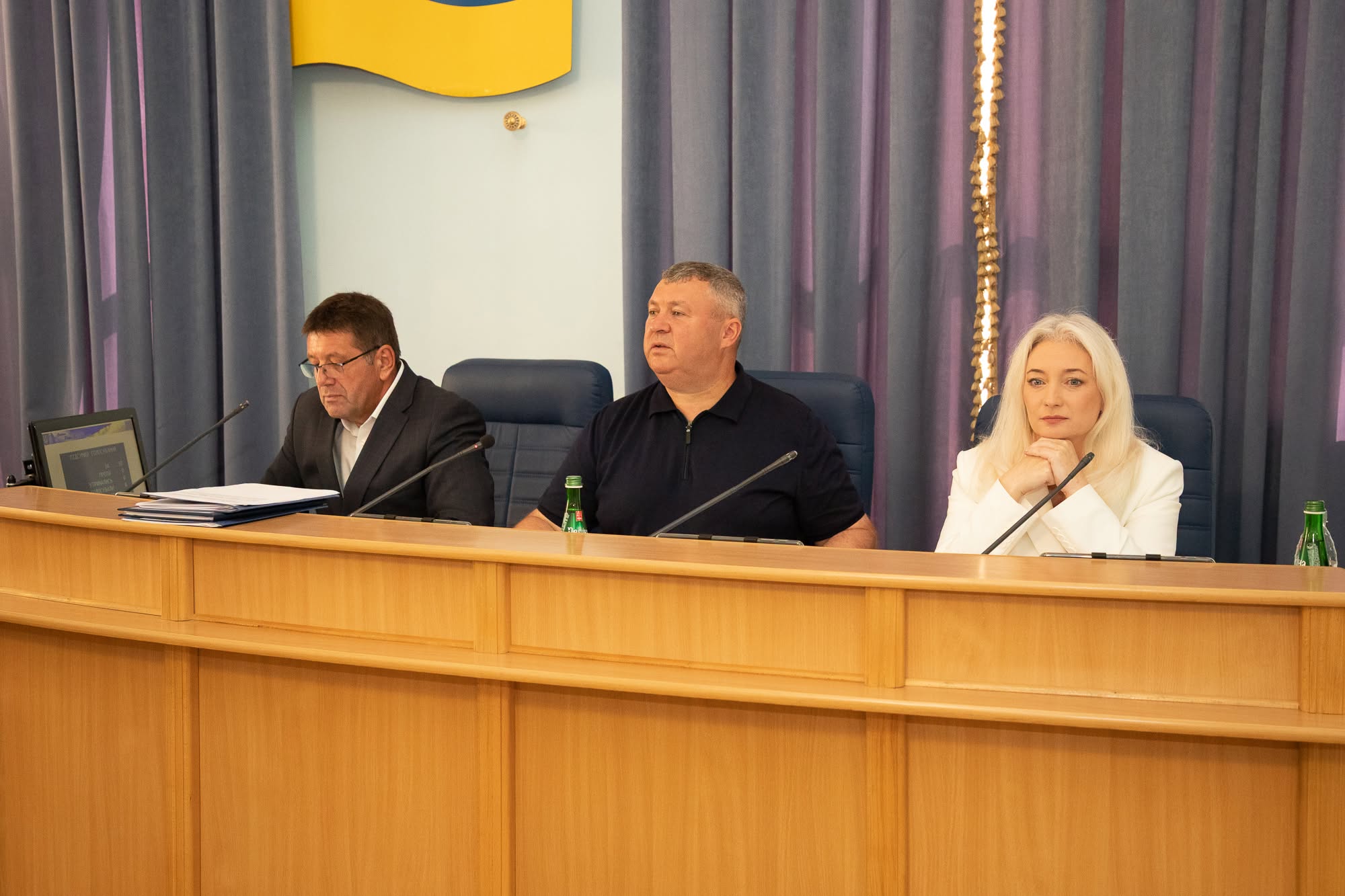 У Вінниці засідання обласної ради перед Днем Незалежності завершили спільним фото