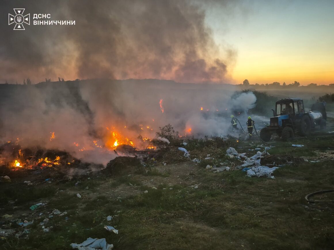 На Вінниччині горіли екосистеми, комбайн, посів ячменю, квартира та автомобілі