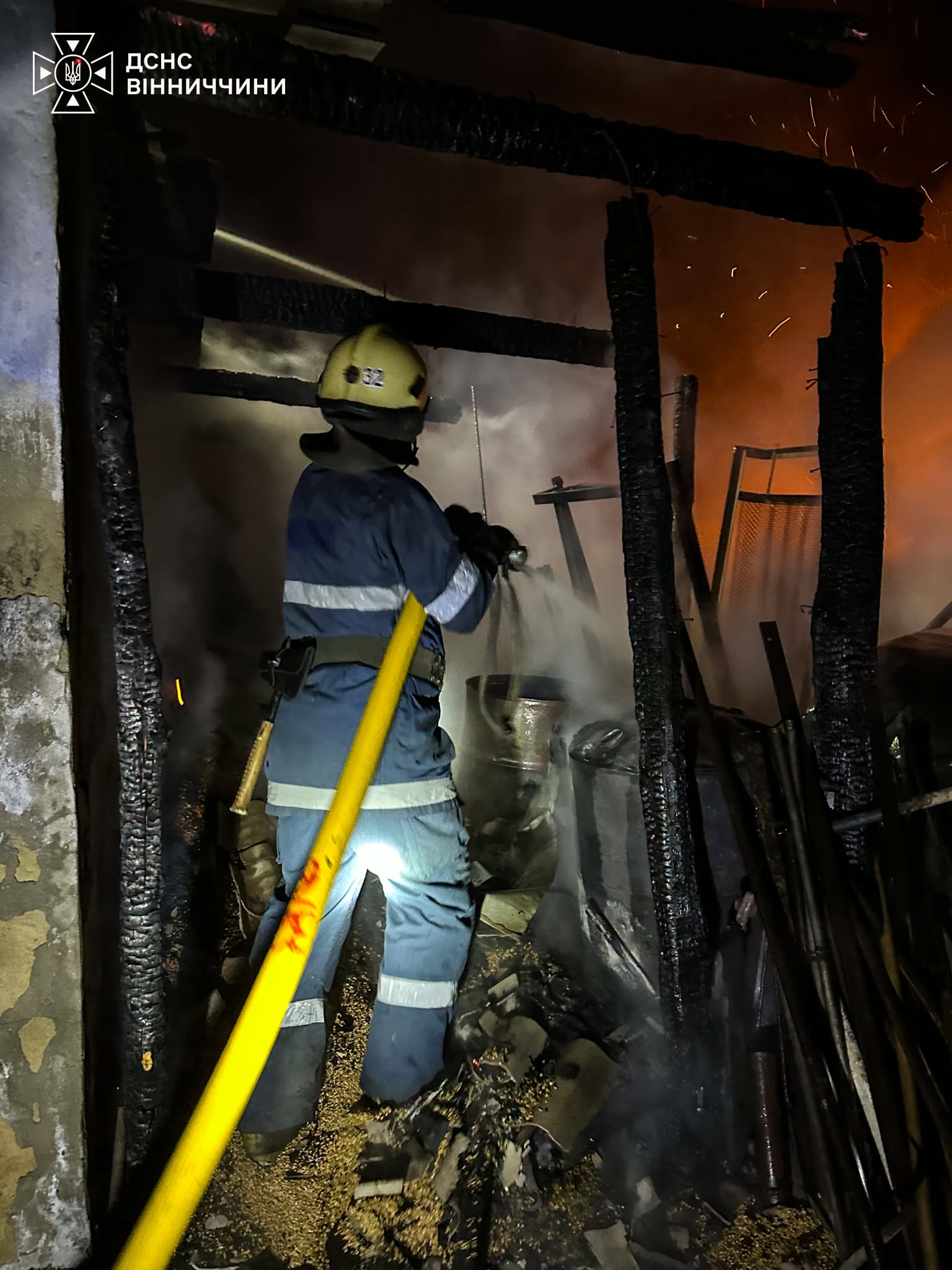 На Вінниччині горіли екосистеми, комбайн, посів ячменю, квартира та автомобілі