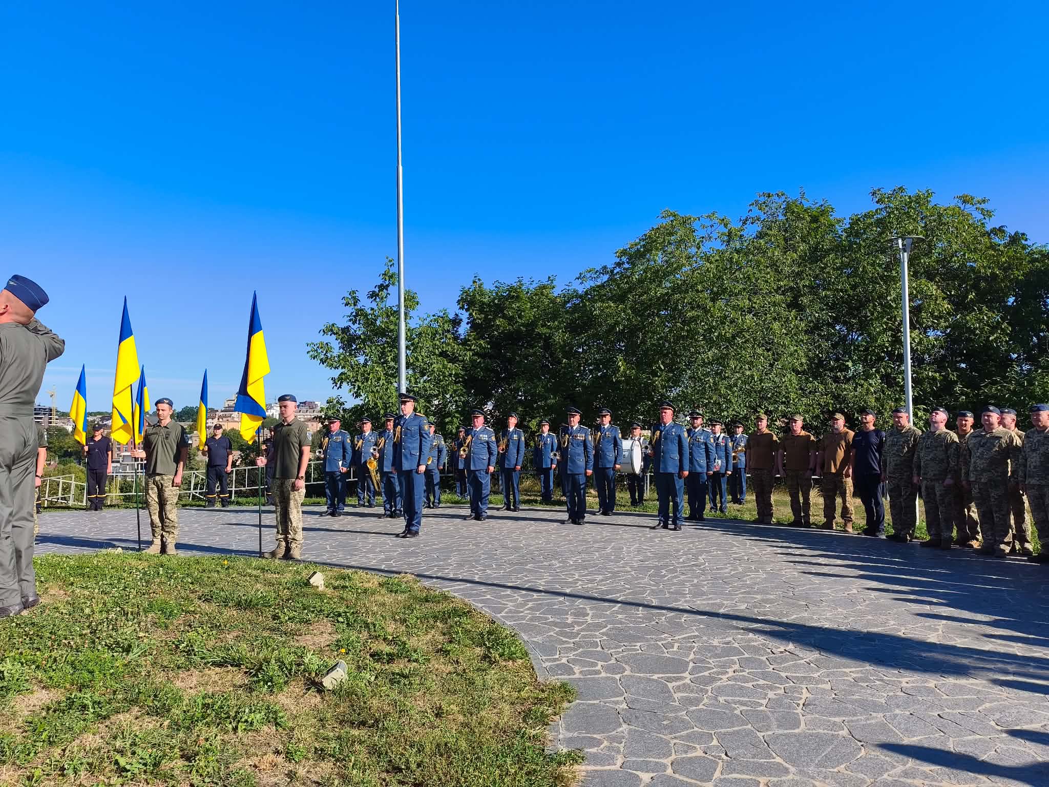 У День Прапора у Вінниці урочисто підняли державний стяг