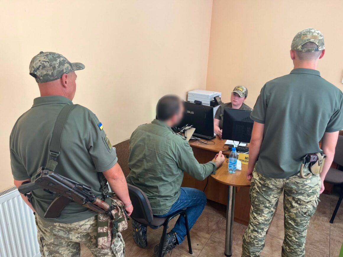 На Вінниччині прикордонники затримали чоловіка, який придбав сірійський паспорт, щоб уникнути мобілізації