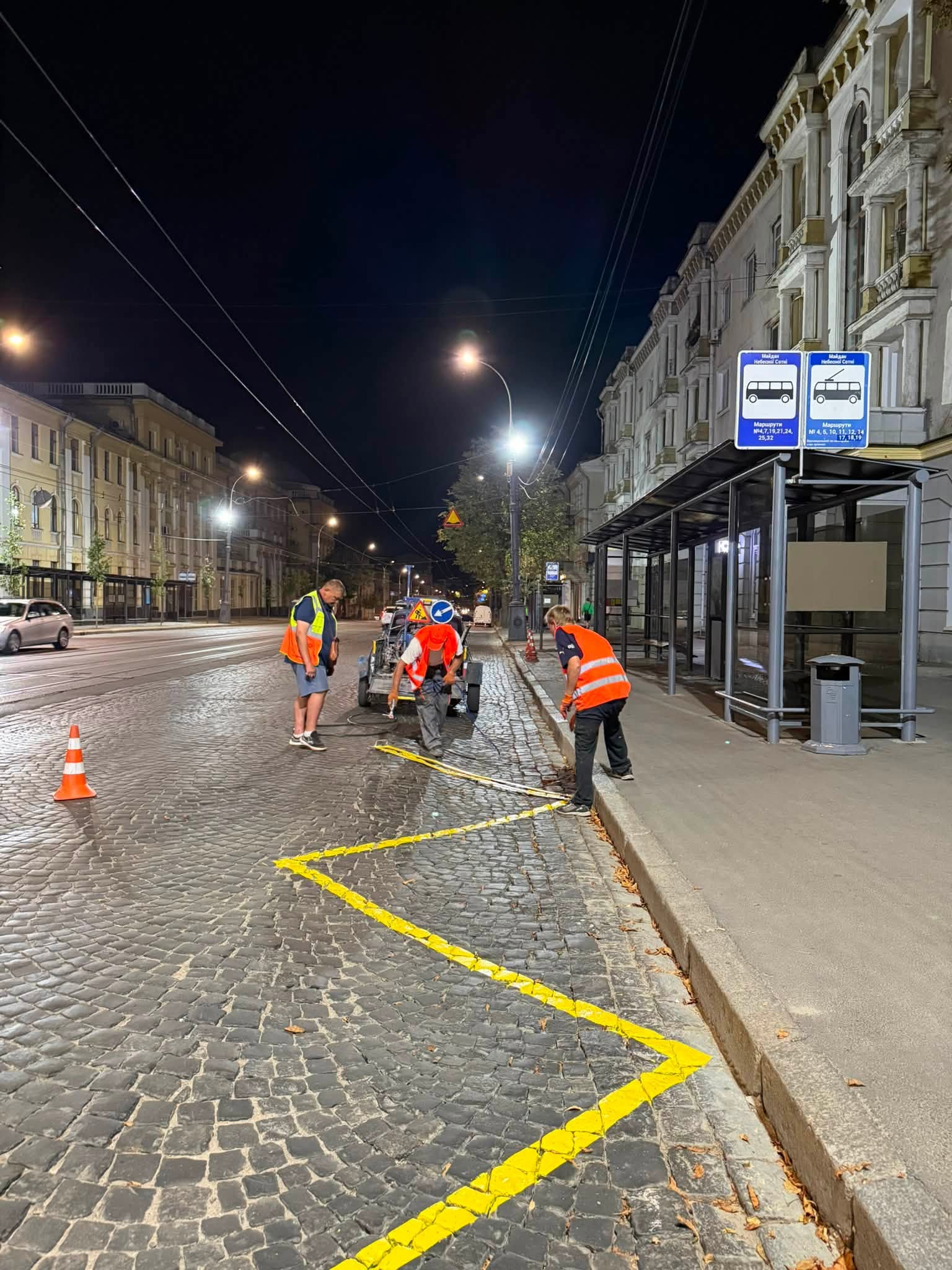 У Вінниці на Соборній нанесли розмітку на відремонтовані ділянки бруківки