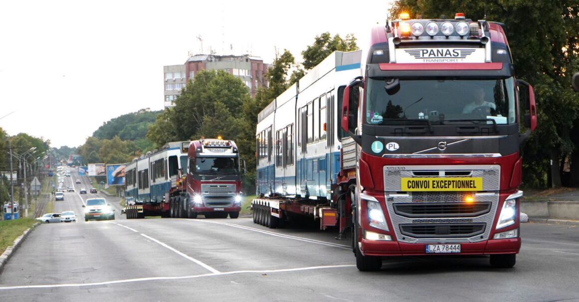 Два швейцарські трамваї Tram 2000 прибули у Вінницю
