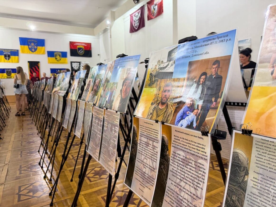 У Вінниці діє виставка “Не народжені для війни”