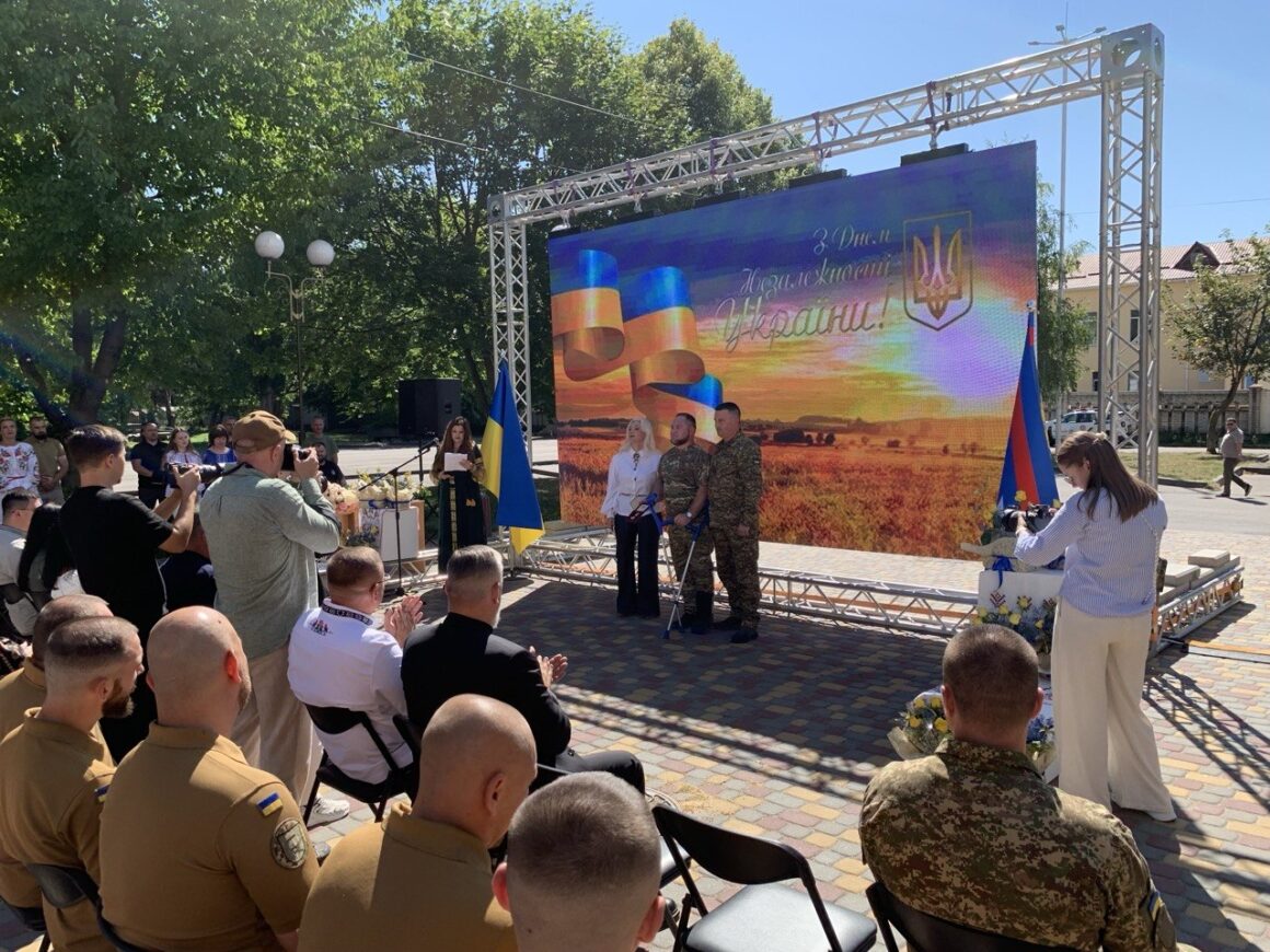 У Вінниці до Дня Незалежності відзначили тих, хто розбудовує державу та захищає Україну