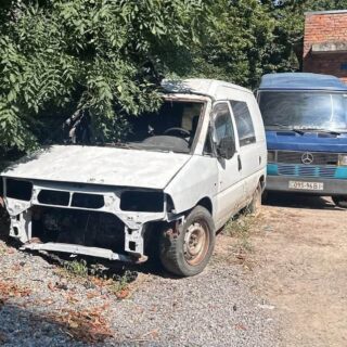Занедбані авто.