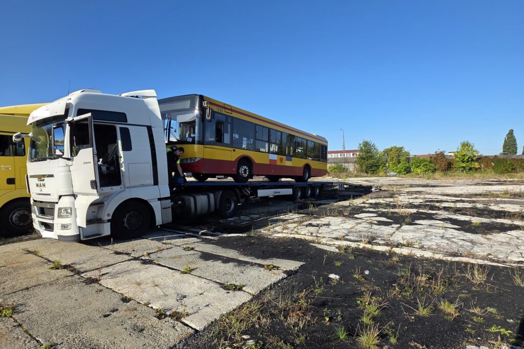 Перші польські автобуси, викуплені волонтерами, вирушили до Вінниці