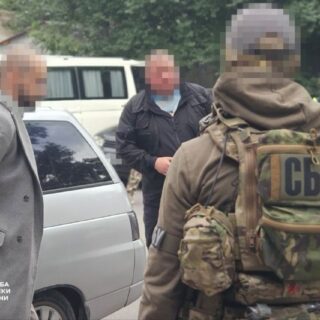 Затримали чиновників.