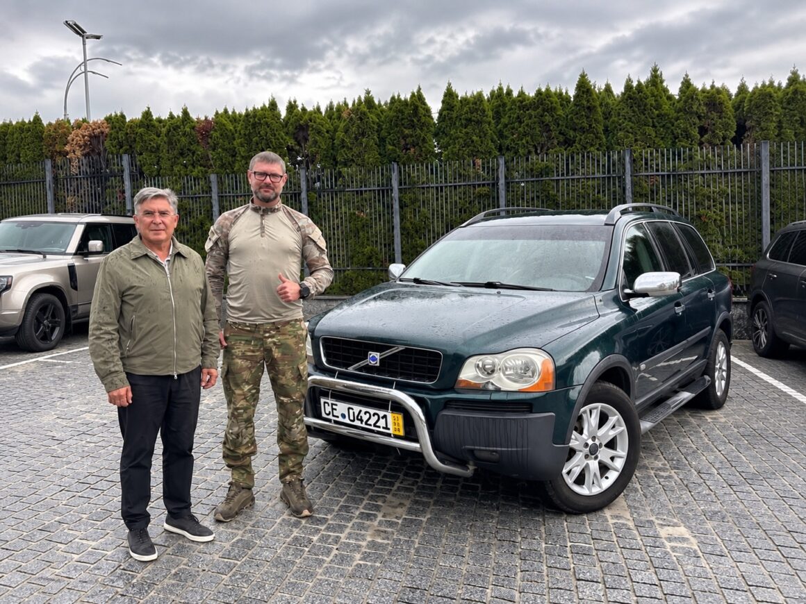 Військовим із Вінниччини на Сумський напрямок передали автомобіль і технічне оснащення